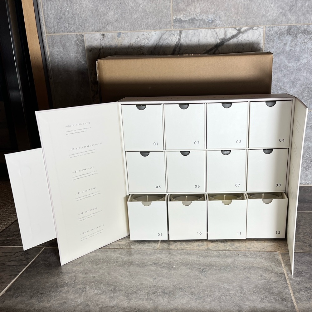 NWT/NIB Illume Frosted Glass Soy Candle Advent Box Set from Anthropologie- 4.8oz - Picture 4 of 5